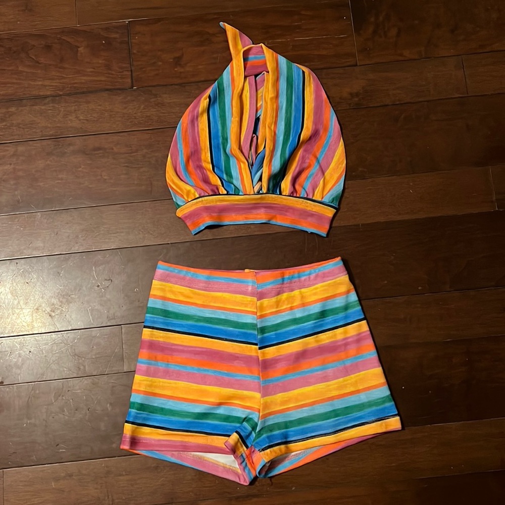 BRAND NEW Multicolored short and crop set
